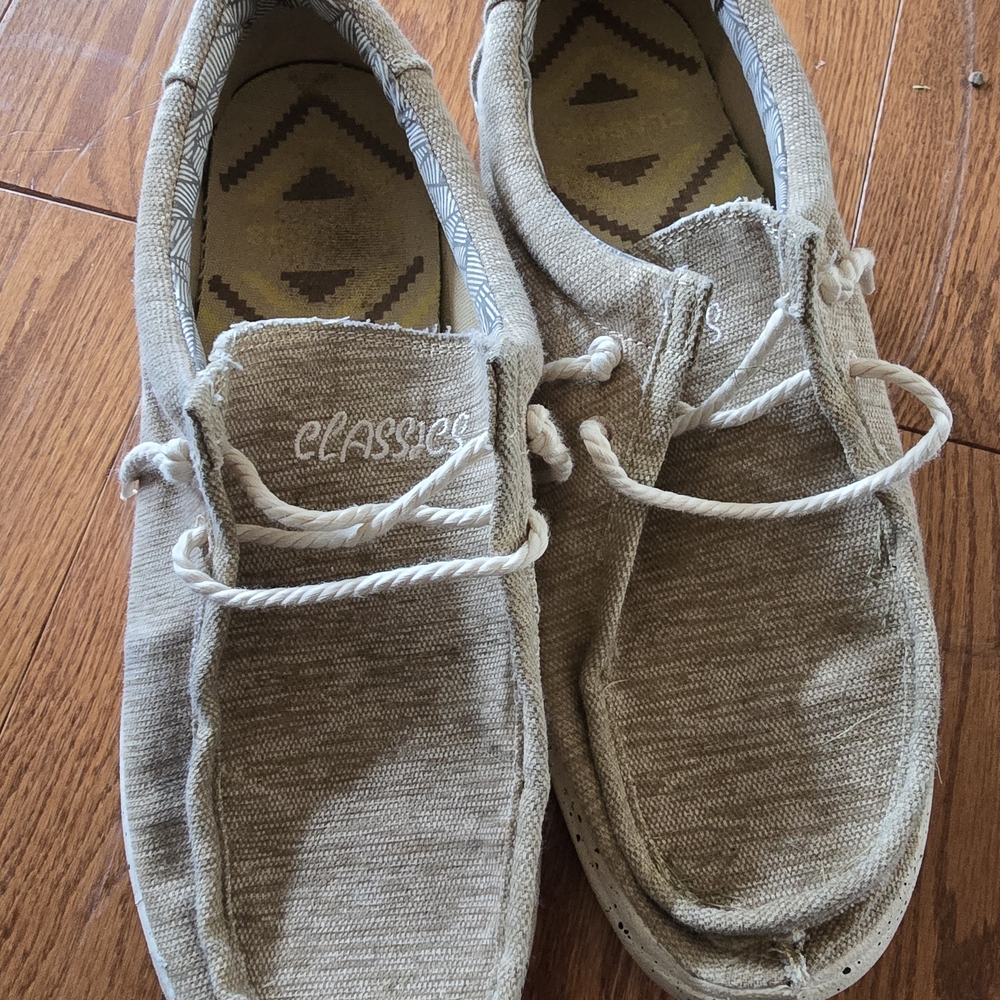 Classic Men's Beige Loafers